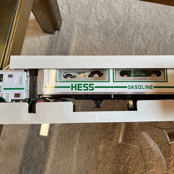 Hess 1997 Toy Truck with Racers – Original Box, Working Lights & Ramp - Picture 15 of 16